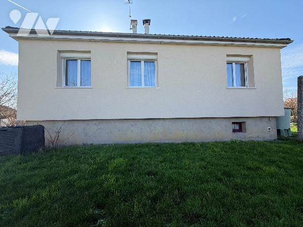 A SAINT GERMAIN DU CORBEIS - pavillon à usage d'habitation (env 74m²) 
Bien loué