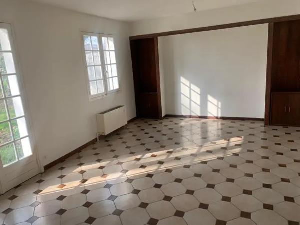 Maison à louer 6 pièces 145.02m² Lons (64140)