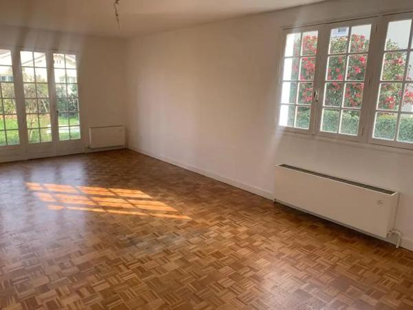 Maison à louer 6 pièces 145.02m² Lons (64140)