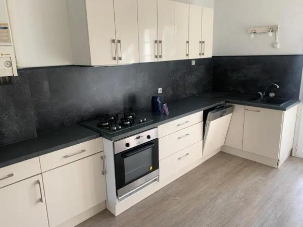 Maison à louer 6 pièces 145.02m² Lons (64140)