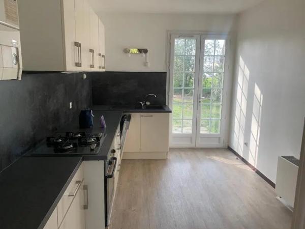 Maison à louer 6 pièces 145.02m² Lons (64140)