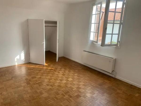 Maison à louer 6 pièces 145.02m² Lons (64140)