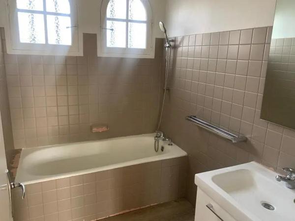 Maison à louer 6 pièces 145.02m² Lons (64140)