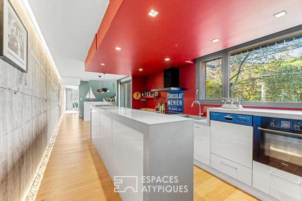 Maison d’architecte avec vue et piscine sur les coteaux
