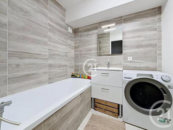 Appartement F4 à vendre  3 pièces - 80,20 m 2   MONTREUIL  - 93