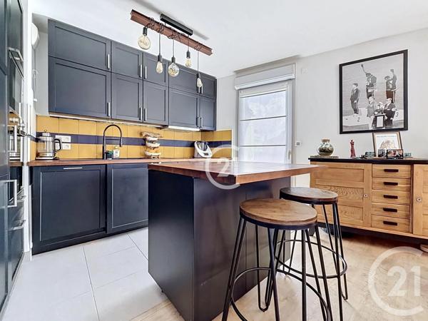 Appartement F4 à vendre  3 pièces - 80,20 m 2   MONTREUIL  - 93