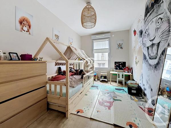 Appartement F4 à vendre  3 pièces - 80,20 m 2   MONTREUIL  - 93