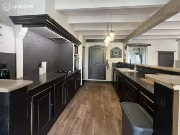 Maison de caractère entièrement rénovée de 212 m² avec gîte, piscine et terrain sans vis-à-vis