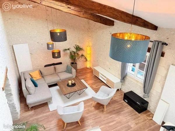 Maison de caractère entièrement rénovée de 212 m² avec gîte, piscine et terrain sans vis-à-vis
