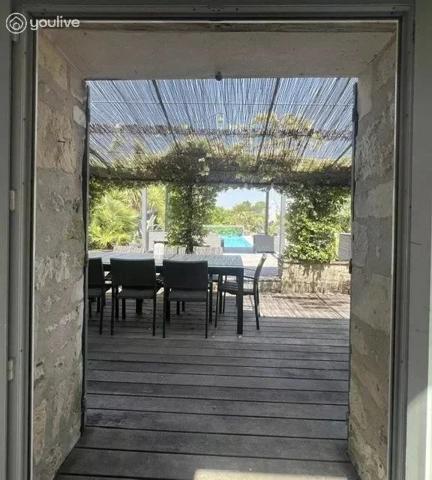 Maison de caractère entièrement rénovée de 212 m² avec gîte, piscine et terrain sans vis-à-vis