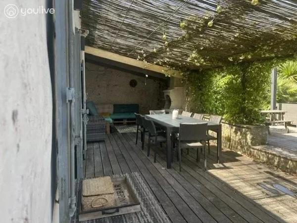 Maison de caractère entièrement rénovée de 212 m² avec gîte, piscine et terrain sans vis-à-vis