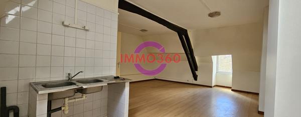 À Vendôme, grand studio en hyper centre
