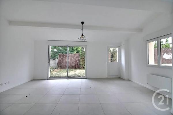 Maison à vendre  4 pièces - 94 m 2   ROSNY SOUS BOIS  - 93