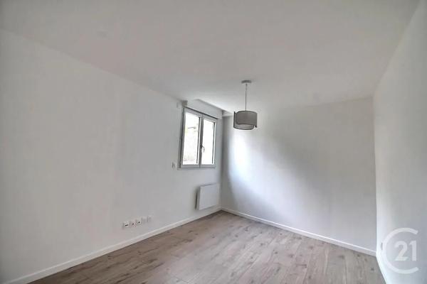 Maison à vendre  4 pièces - 94 m 2   ROSNY SOUS BOIS  - 93