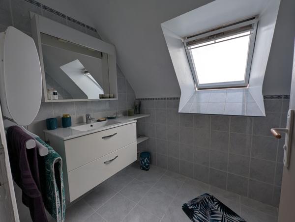 Plescop : Maison familiale de 100 m² dans un hameau, en impasse, 4 chambres, terrain 821 m²