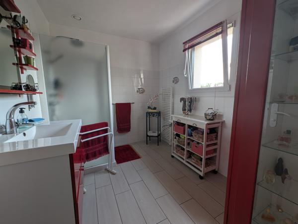 Plescop : Maison familiale de 100 m² dans un hameau, en impasse, 4 chambres, terrain 821 m²