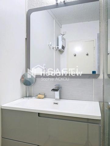 Très grand studio fonctionnel et emplacement au top!!