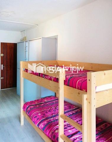 Très grand studio fonctionnel et emplacement au top!!