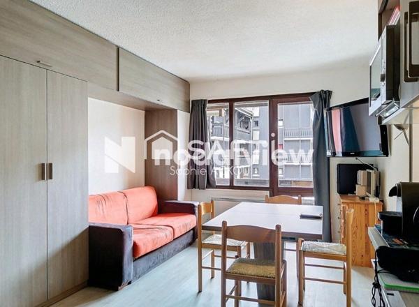 Très grand studio fonctionnel et emplacement au top!!