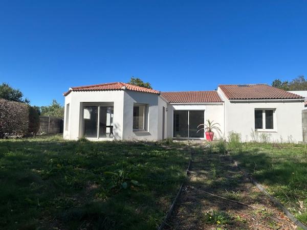 Maison COMMEQUIERS, 171m2 avec terrain de 2925m2 Toutes les caractéristiques
