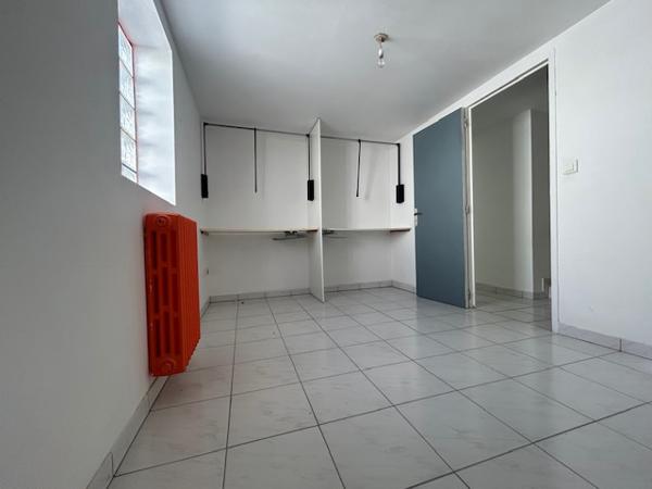 Maison COMMEQUIERS, 171m2 avec terrain de 2925m2 Toutes les caractéristiques