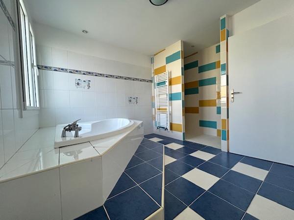 Maison COMMEQUIERS, 171m2 avec terrain de 2925m2 Toutes les caractéristiques