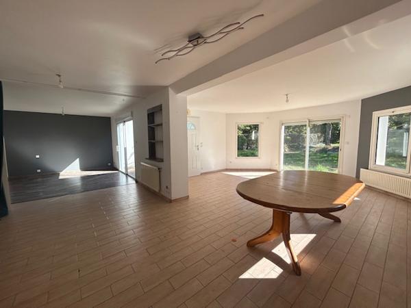 Maison COMMEQUIERS, 171m2 avec terrain de 2925m2 Toutes les caractéristiques
