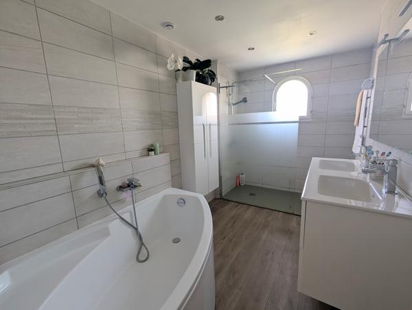 Maison plain pied 4 faces hors lotissement