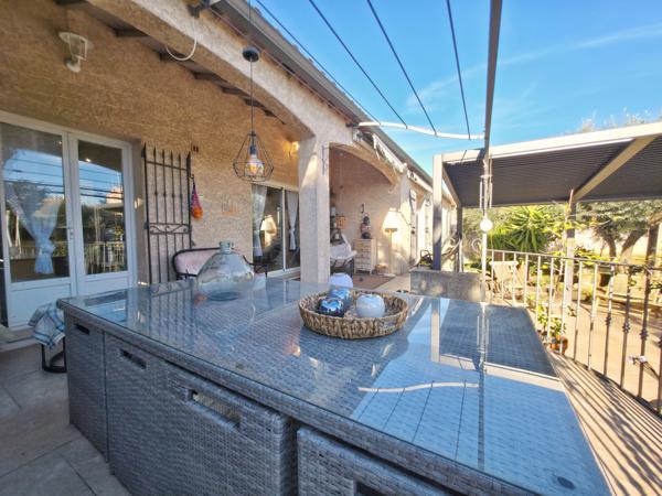 Beaucaire (30300) Maison 3 chambres jardin confortable, grand garage.