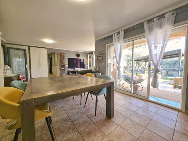 Beaucaire (30300) Maison 3 chambres jardin confortable, grand garage.