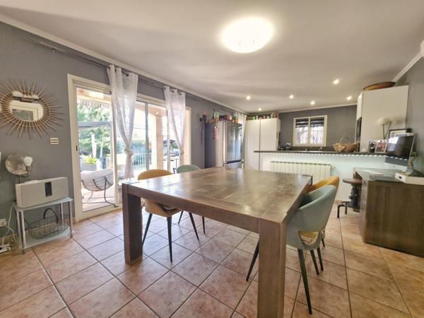 Beaucaire (30300) Maison 3 chambres jardin confortable, grand garage.