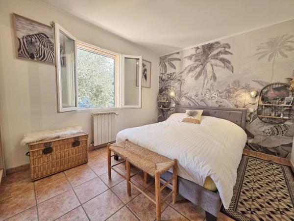 Beaucaire (30300) Maison 3 chambres jardin confortable, grand garage.