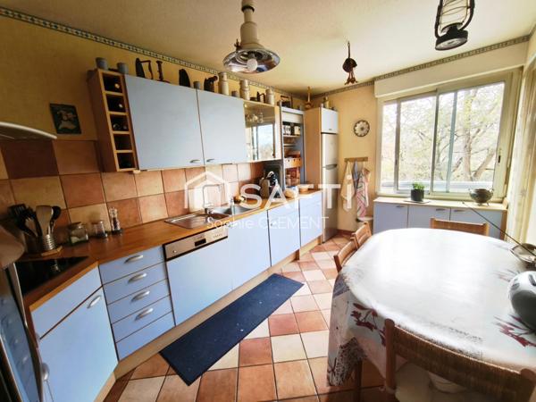 Les Oustalous T4/5 avec 3 chambres + piscine + cellier + balcon + parking