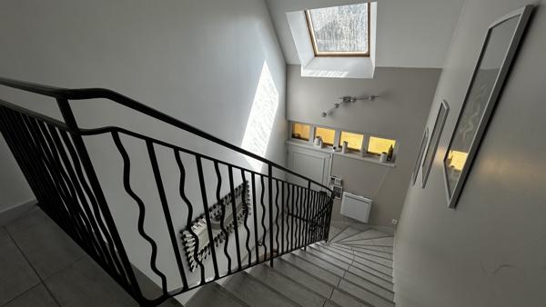 Maison
         9 pièces
        - 230 m² Exclusivité 475 000 € *