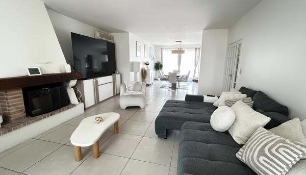 Maison
         9 pièces
        - 230 m² Exclusivité 475 000 € *