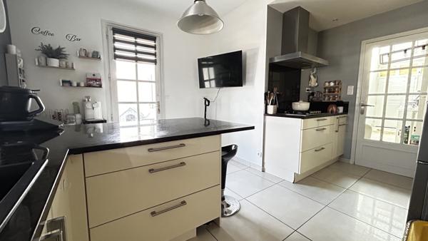 Maison
         9 pièces
        - 230 m² Exclusivité 475 000 € *