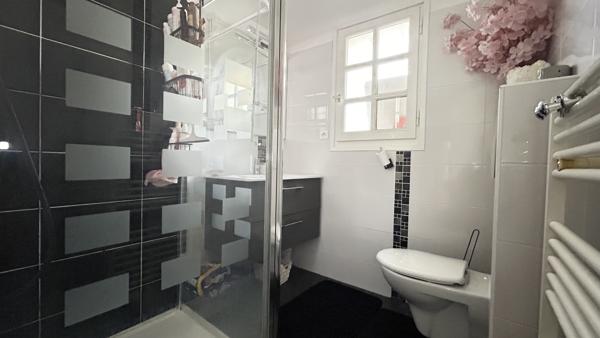 Maison
         9 pièces
        - 230 m² Exclusivité 475 000 € *
