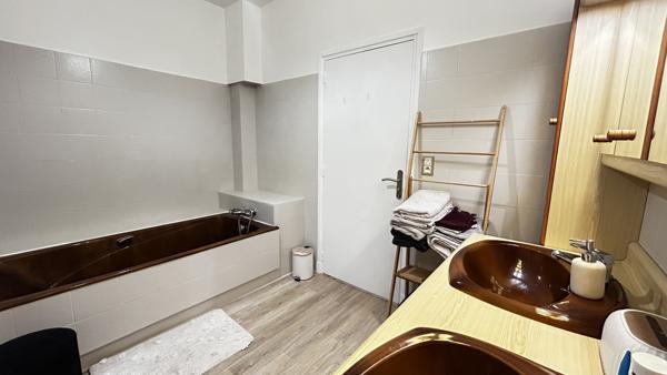 Maison
         9 pièces
        - 230 m² Exclusivité 475 000 € *