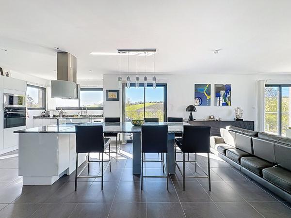 Maison contemporaine 6 pièces à vendre à Nailloux avec vue dégagée sur lac