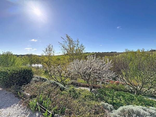 Maison contemporaine 6 pièces à vendre à Nailloux avec vue dégagée sur lac