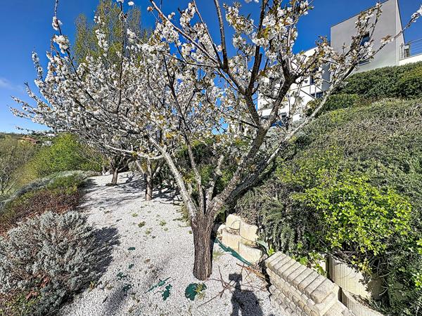 Maison contemporaine 6 pièces à vendre à Nailloux avec vue dégagée sur lac