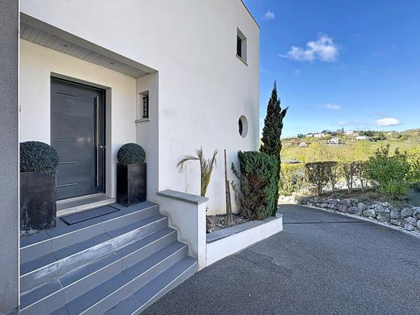 Maison contemporaine 6 pièces à vendre à Nailloux avec vue dégagée sur lac