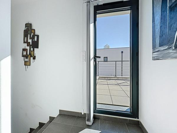 Maison contemporaine 6 pièces à vendre à Nailloux avec vue dégagée sur lac