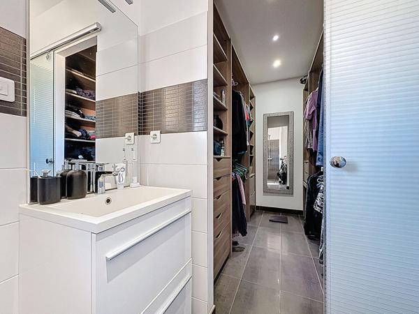 Maison contemporaine 6 pièces à vendre à Nailloux avec vue dégagée sur lac