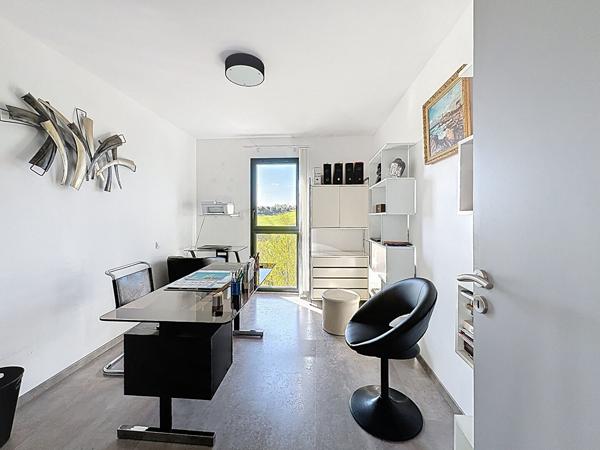 Maison contemporaine 6 pièces à vendre à Nailloux avec vue dégagée sur lac