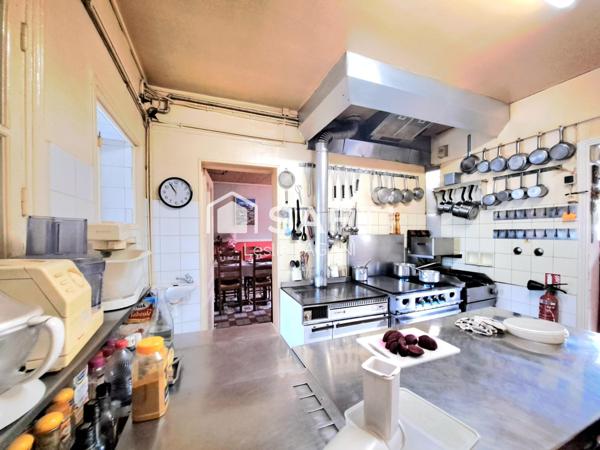 Maison avec logement, bar et restaurant