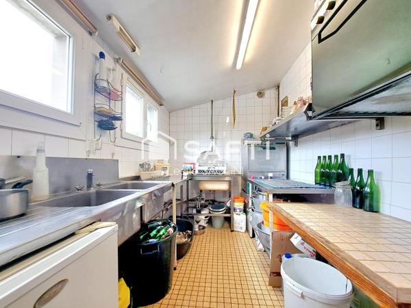 Maison avec logement, bar et restaurant