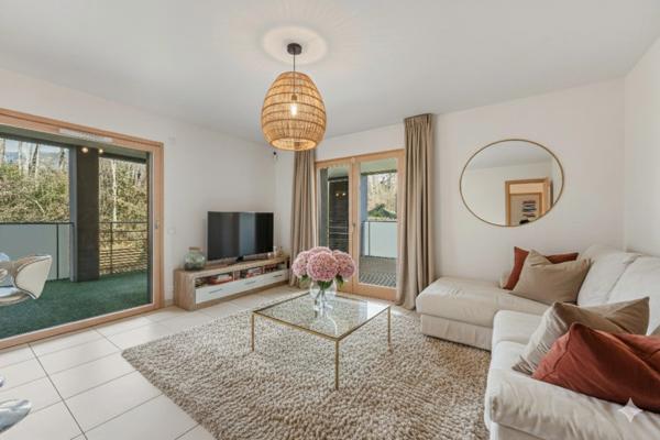 Appartement à vendre 3 pièces DIVONNE LES BAINS (01) - 68 m2 - terrasse 35 m2, cave et 2 box