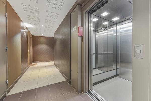 Appartement à vendre 3 pièces DIVONNE LES BAINS (01) - 68 m2 - terrasse 35 m2, cave et 2 box