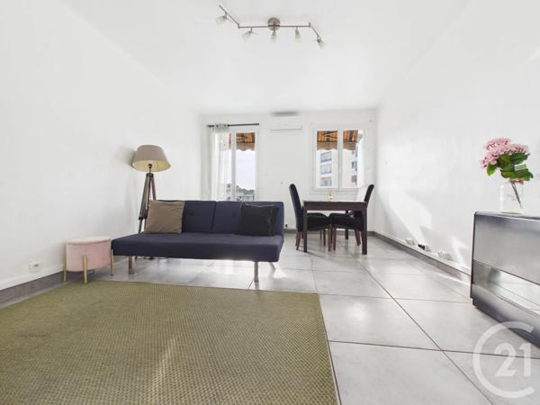 Appartement F3 à vendre  3 pièces - 55 m 2   TOULON  - 83